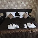 Hill View Apartahotel 4*
