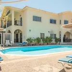 Hill View Aparthotel