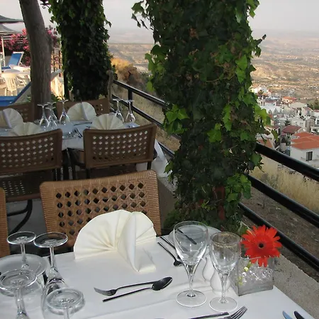 Hill View 3*