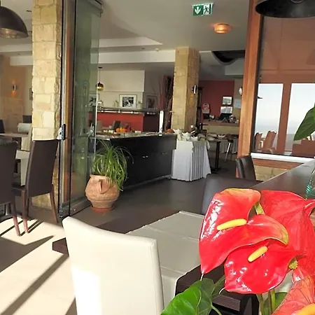 Hill View Aparthotel 4*