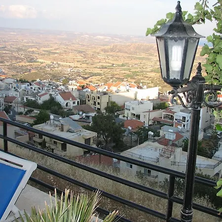 Hill View 3*