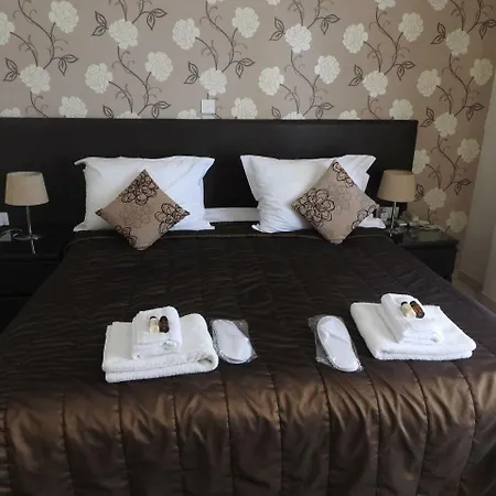 Hill View Aparthotel 4*