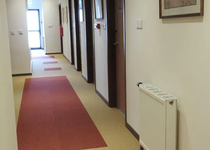 Hill View Apartmanhotel 4*